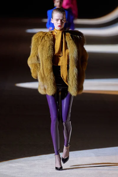 Look 32